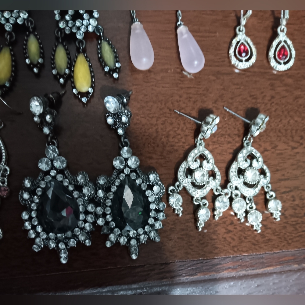 8 Earrings Bundle - Picture 5 of 6